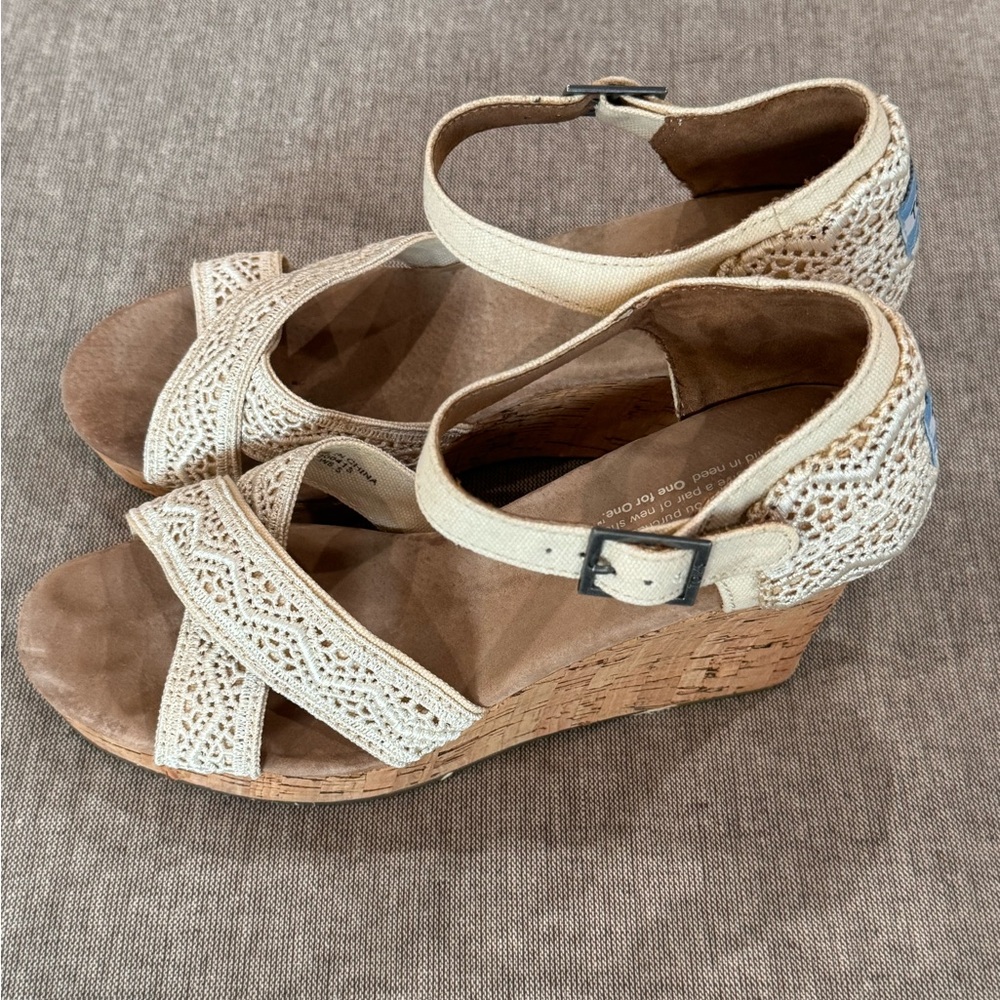 Tom’s beige wedge heels